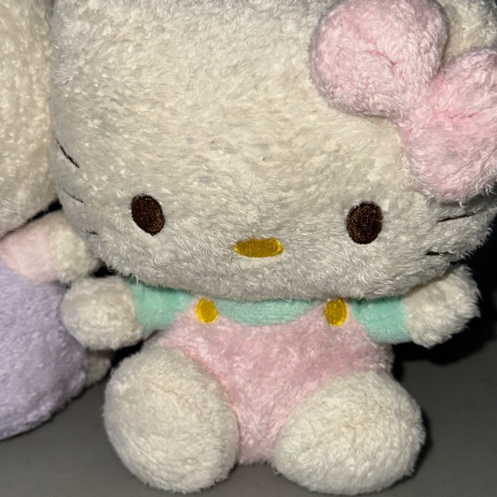 Hello Kitty Plush - Picture 7 of 8